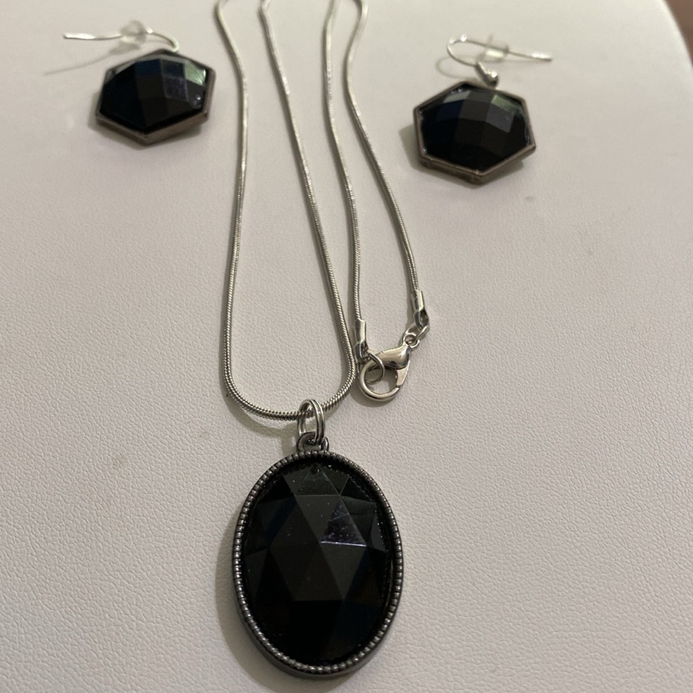 5 for $15 Black Necklace& earring set - Picture 3 of 4